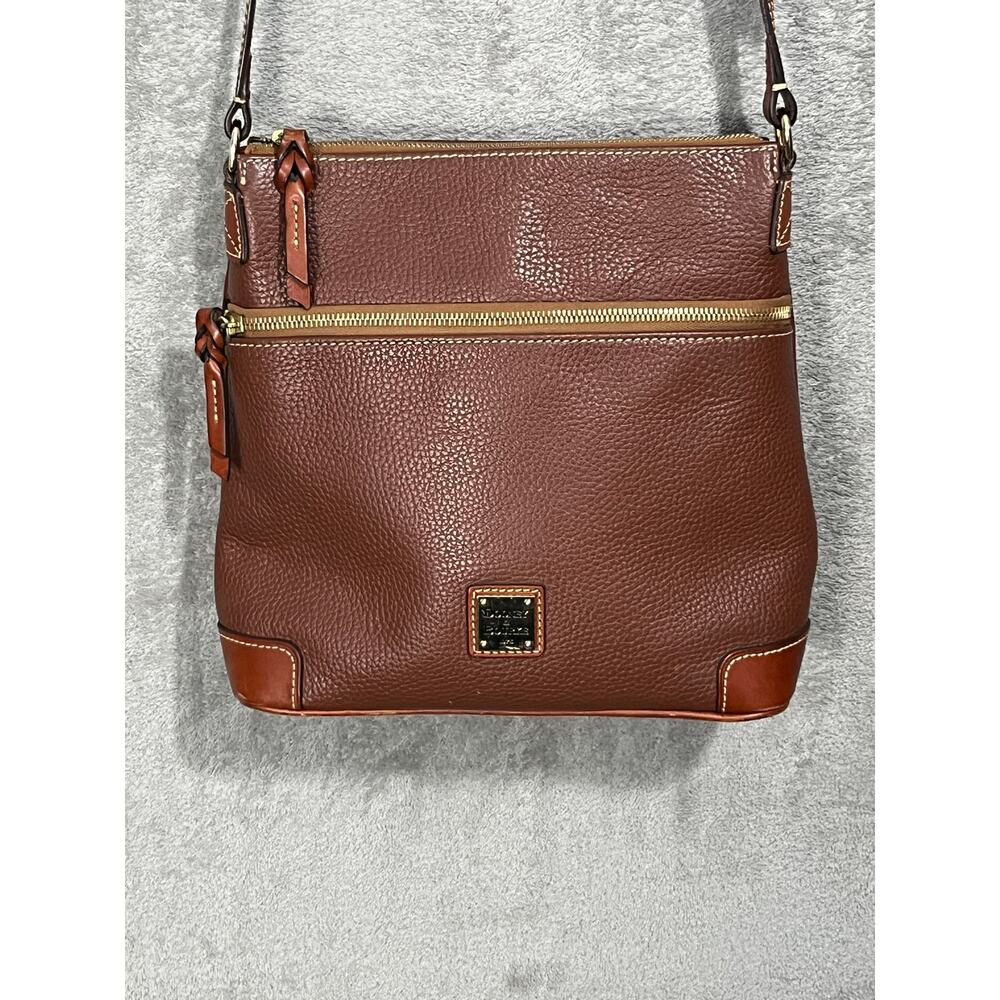 Classic Dooney & Bourke Crossbody Bag Brown Pebbled Leather Red Lining - Picture 3 of 14